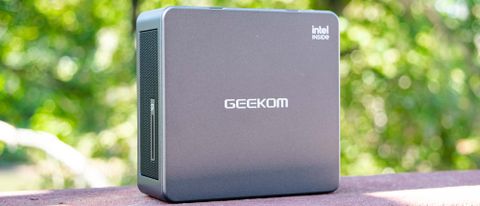 Geekom Mini IT11 placed outside