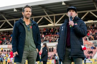 WELCOME TO WREXHAM- Pictured: (l-r) Ryan Reynolds, Rob McElhenney