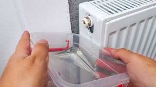 Container to catch water from bleeding a radiator