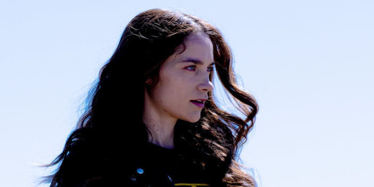 wynonna earp series finale syfy melanie scrofano