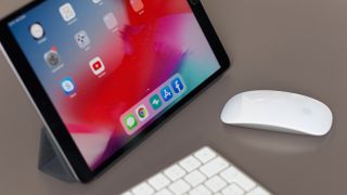 How to use a mouse on your iPad