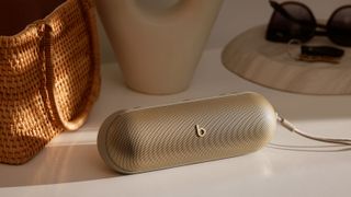 Beats Pill in Champagne Gold