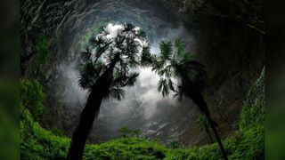 This giant karst sinkhole, also called a tiankeng, has plants growing at the bottom in Luoquanyan Village of Xuan'en County, central China's Hubei Province. This is not the sinkhole discovered in Guangxi Zhuang Autonomous Region.