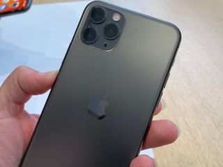 iPhone 11 Pro Midnight Green cameras