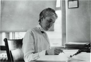 Henrietta Swan Leavitt discovered a relationship between the period of a star's brightness cycle to its absolute magnitude. The discovery made it possible to calculate their distance from Earth;
