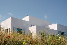 exterior of Kythnos Island house by architect Sigurd Larsen