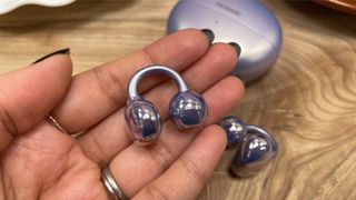 In-ear headphones: Huawei FreeClip