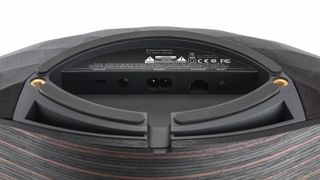 Bowers & Wilkins Formation Wedge features