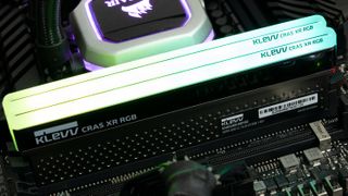 Klevv Cras XR RGB DDR4-4000 C19