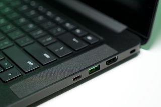 Razer Blade TB3 port