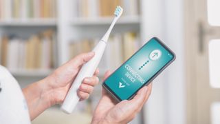 Electric toothbrush with smartphone app