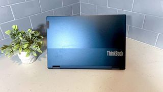 Lenovo ThinkBook 14s Yoga review - Lid