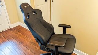 E-WIN Flash XL gaming chair in living room