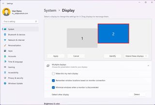 Rearrange monitors on Windows 11