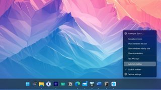 Start11 auto-hide taskbar option