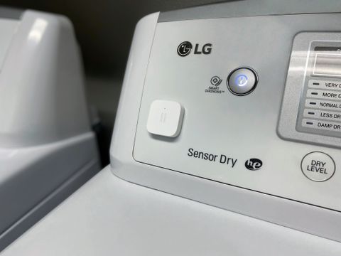 Aqara Vibration Sensor mounted on a dryer