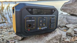 BougeRV Flash300 power station