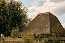 Reethaus exterior with thatched roof in Berlin