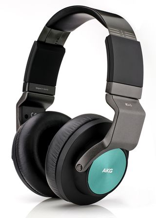 AKG K545