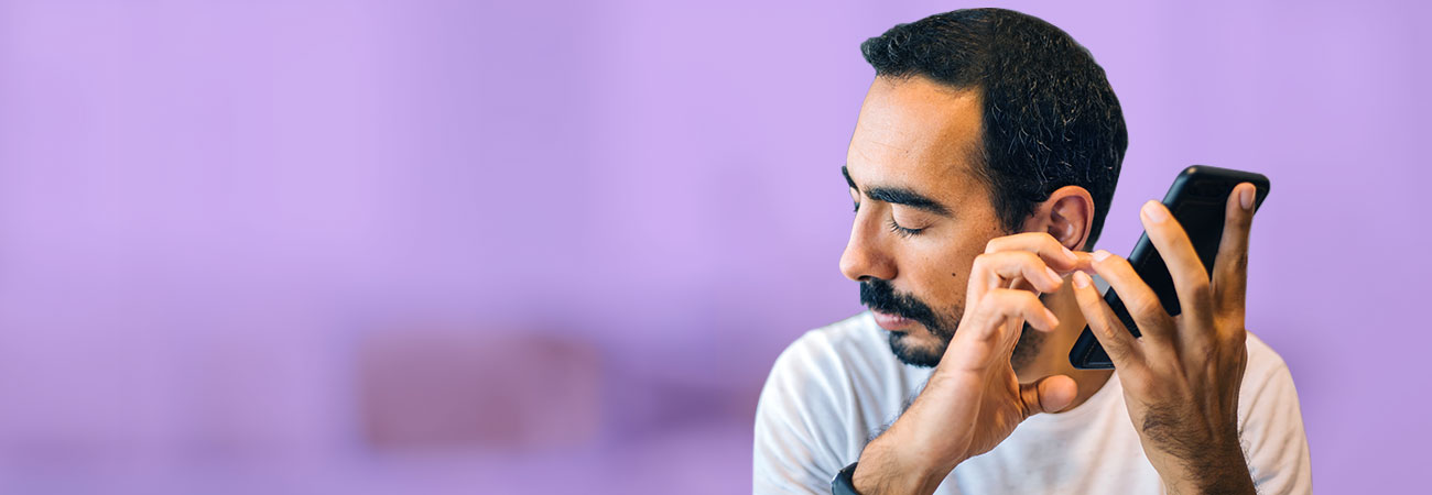 Person listening to a screen reader on a mobile device