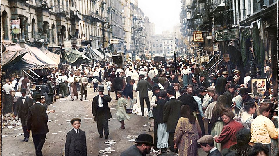 Szene im deutschen Viertel an der Lower East Side, ca. 1900: Der herrliche Mutterlaut in allen möglichen Variationen