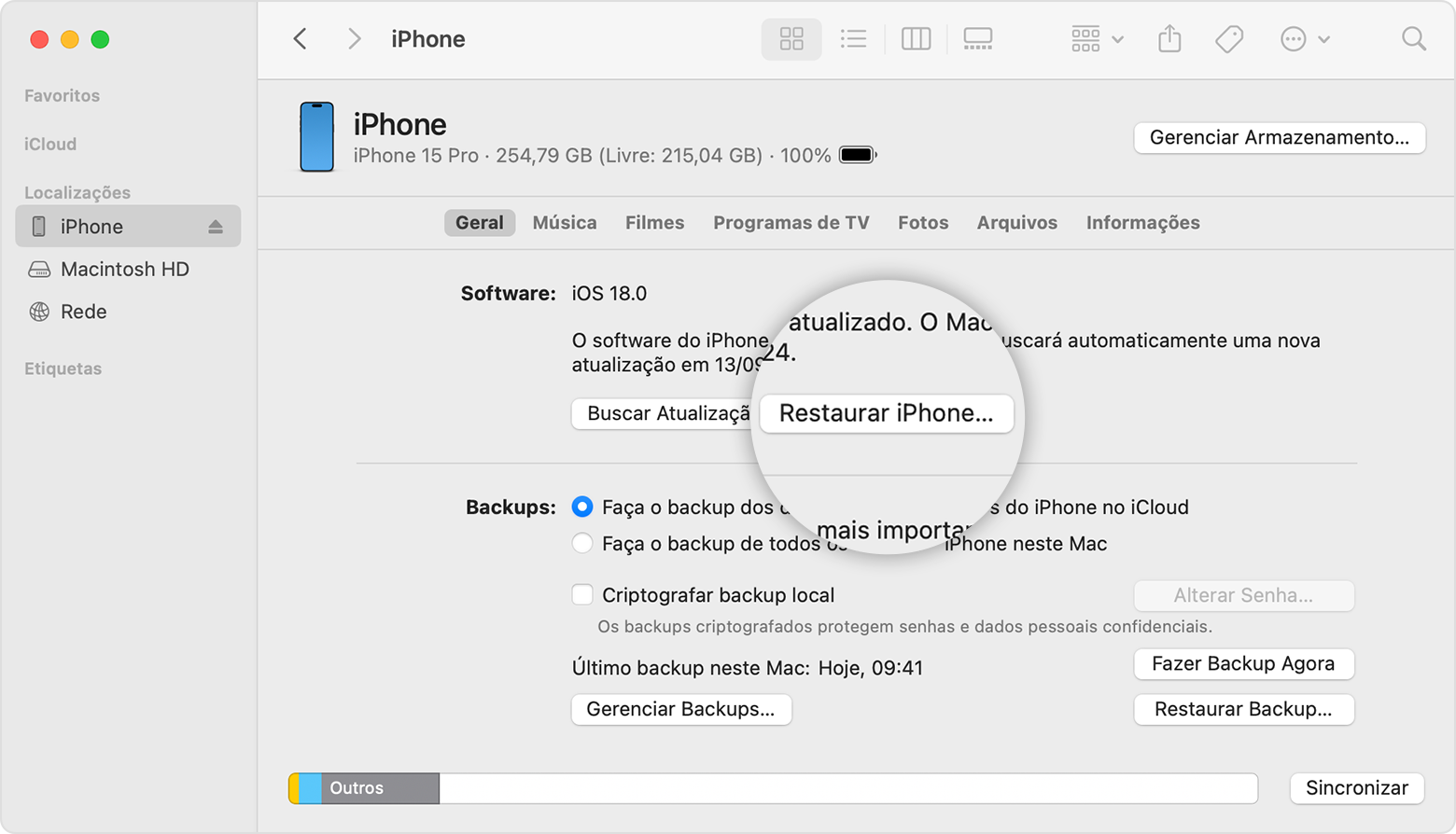 Uma janela do Finder mostrando a opção de restaurar o iPhone