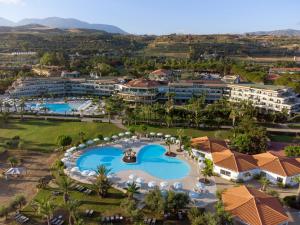 Piscina a Grand Palladium Sicilia Resort & Spa o a prop