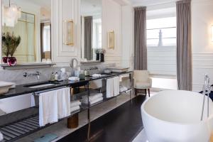 A kitchen or kitchenette at Hotel Vilòn - Small Luxury Hotels of the World