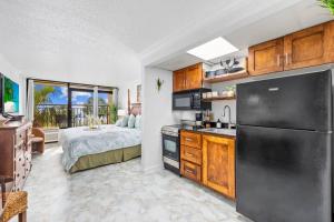 Oceanfront Romantic King Suite on the Boardwalk