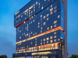 Hilton Guangzhou Tianhe - Free Shuttle Bus and Registration Counter Available during Canton Fair Period, Hotel in Guangzhou