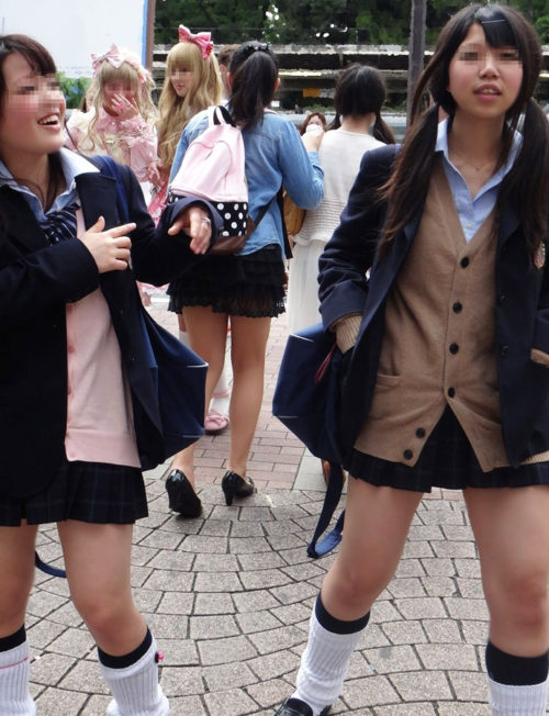 【画像】女子高生の脱ぎたてホヤホヤのルーズソックス欲しいいいｗｗｗｗ