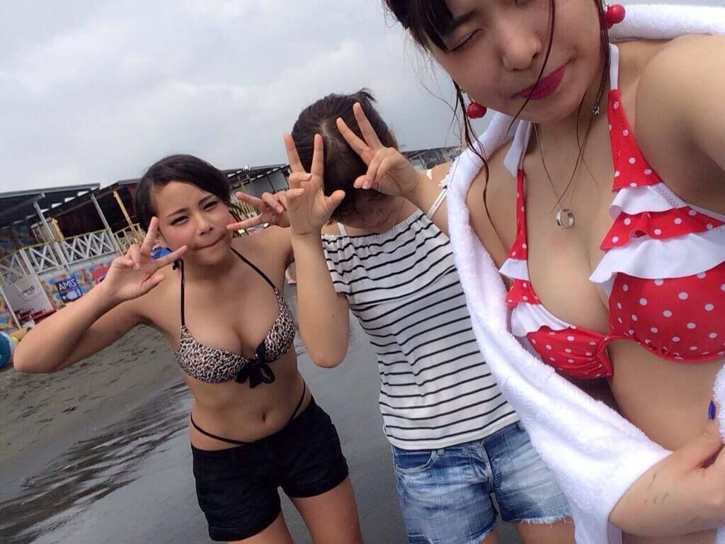 【画像】女子高生のくせにドスケベな水着きてるよなぁ