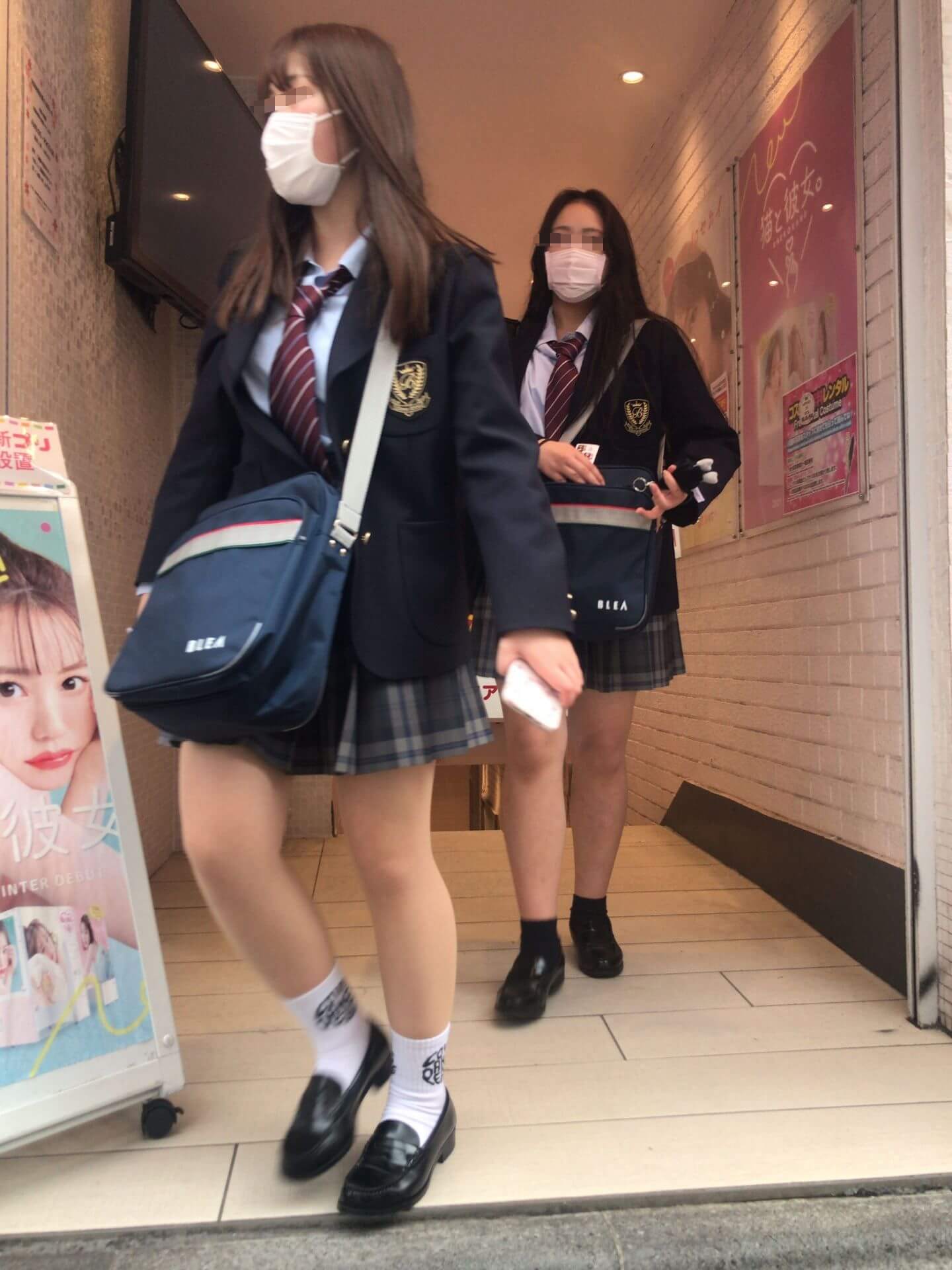 【画像】街で女子高生とすれ違った瞬間おもくそ深呼吸するよなｗｗ