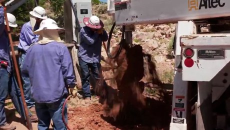 Adéntrese a la carrera por llevar la electricidad a una de las regiones más pobres de EE.UU.