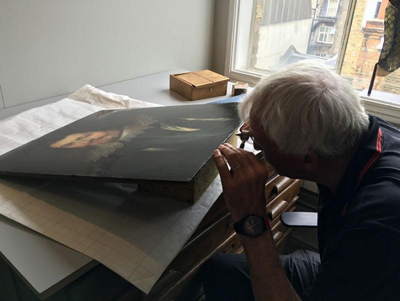 Peter Klein doing dendrochronological analysis