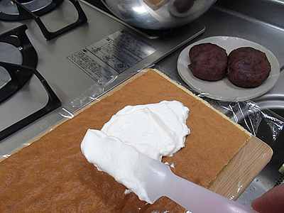 生クリームを400ml用意したが半分でよかった。お菓子作りの加減が分からず。