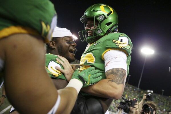 Oregon place kicker Atticus Sappington (36) is congratulated by teammates after his game-winning field goal after an NCAA college football game against Boise State, Saturday, Sept. 7, 2024, at Autzen Stadium in Eugene, Ore. (AP Photo/Lydia Ely)