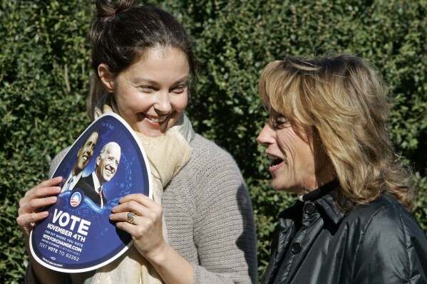 FILE - Actress Ashley Judd, left, talks with Valerie Biden Owens, sister of Democratic vice presidential candidate, Sen. Joe Biden, D-Del., during a Women For Obama event in Chapel Hill, N.C., Oct. 30, 2008. Judd is adding her voice to calls for President Joe Biden to step aside from the presidential race following his performance in last month's debate. Judd wrote in an opinion piece for USA Today on Friday, July 12, 2024 that she worries the Democrat could lose to Republican Donald Trump in November. Judd did not suggest a replacement for Biden. (AP Photo/Gerry Broome, File)