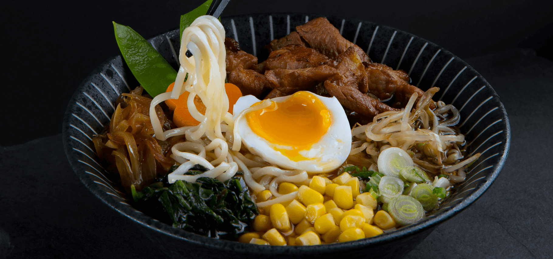 Sabtu 1:30 petang Makan tengah hari dengan Amanda di Ramen Bar dan ingatkan saya untuk bawa bukunya