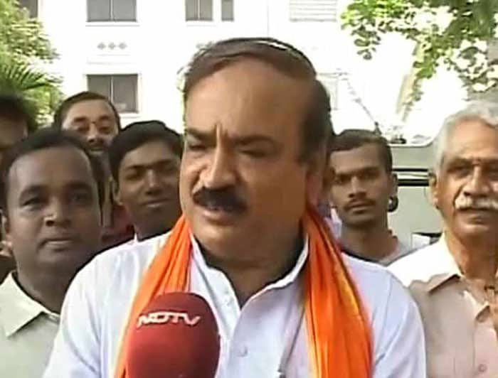 Cabinet Minister Ananthkumar: <br><br>
"Very sad & upset by accidental death of my friend Gopinath Mundeji. Its a severe loss for govt, BJP & India which will be hard to overcome."<br><br>"Our most heartfelt condolences to Mundeji's family; we stand by them in this difficult time of distress."