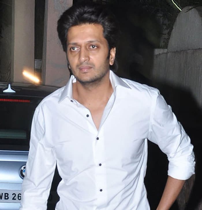 Actor Riteish Deshmukh:<br><br>

"Am shocked beyond words- Apart from being a big leader for me Mundeji was my father's closest friend- an unfathomable loss"