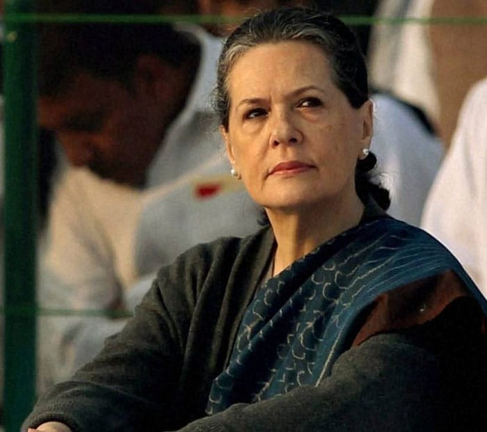 Congress President Sonia Gandhi, via the official party handle:<br><br>


"CP Smt. Sonia Gandhi conveys her heartfelt condolences on the sudden demise of Shri Gopinath Munde in an unfortunate road accident"