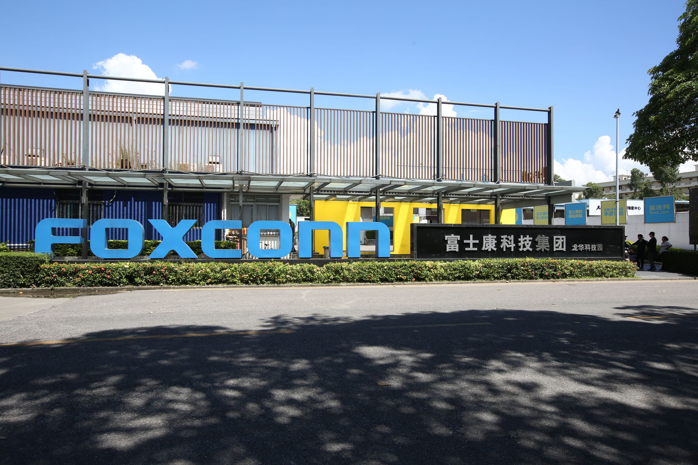 Workers at Foxconn factory campus in Longhua town, Shenzhen. 20JUL16 SCMP/Nora Tam