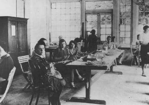  Jewish women in the Vyhne camp. Czechoslovakia, between 1941 and 1944  [LCID: 83090]