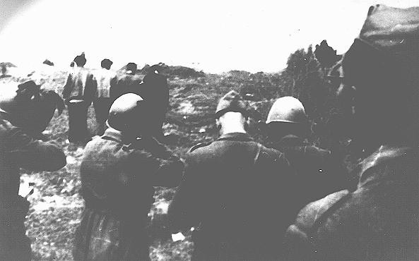  Italian fascists shooting patriots in Crno Gora. [LCID: 85779]