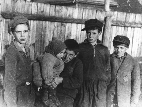 A group of children in the Kovno ghetto. Kovno, Lithuania, between 1941 and 1943.