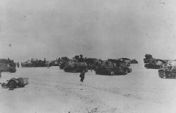 Unités d’une division blindée allemande sur le front oriental en février 1944. Les forces soviétiques, largement sur l’offensive depuis la bataille de Stalingrad (aujourd’hui Volgograd), repoussèrent les troupes allemandes jusqu’aux frontières de la Prusse-Orientale vers fin 1944. Union soviétique, février 1944.