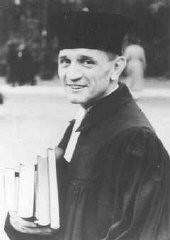 Nazi rejimine karşı çıkan ünlü Protestan papaz Martin Niemöller. Son yedi yılını Nazi yönetiminde toplama kamplarında geçirdi. Almanya, 1937.