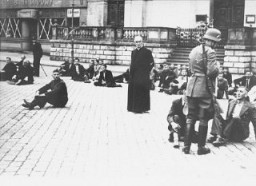 German soldiers hold Poles, including Polish clerics, hostage. [LCID: 50845]