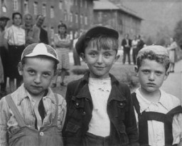 Gyermekek a Bad Reichenhall-i menekülttáborban. Németország, 1945.